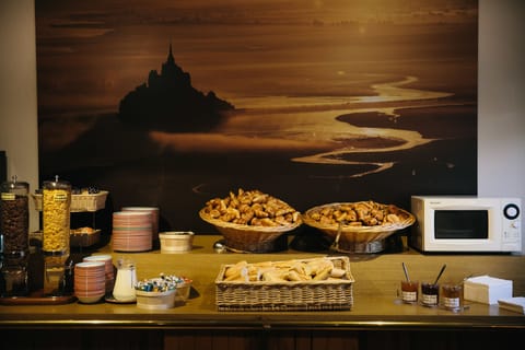 Daily buffet breakfast (EUR 9.50 per person)