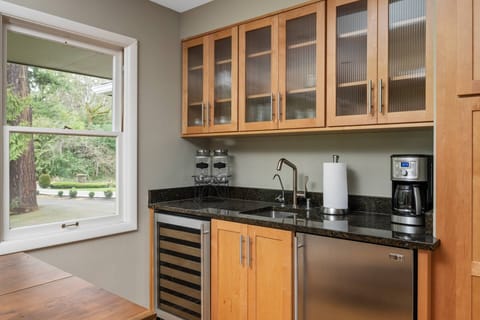 "Top notch appliances - including beverage fridges" - Richard