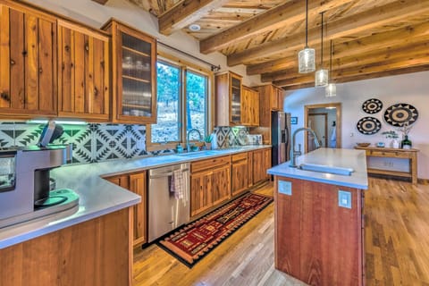 Kitchen | Fully Equipped | Cooking Basics | Wet Bar