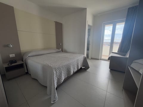 Deluxe Double or Twin Room | Desk, free WiFi
