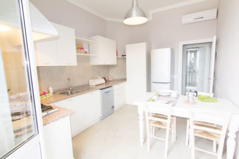 Apartment | Private kitchen | Microwave, dishwasher, coffee/tea maker, cookware/dishes/utensils