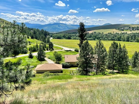 Country-like setting just 5 minutes from town!
