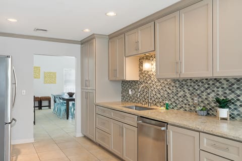 Dishwasher for easy clean up!