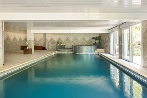 piscine couverte de 12 mètres par 5 mètres (2)