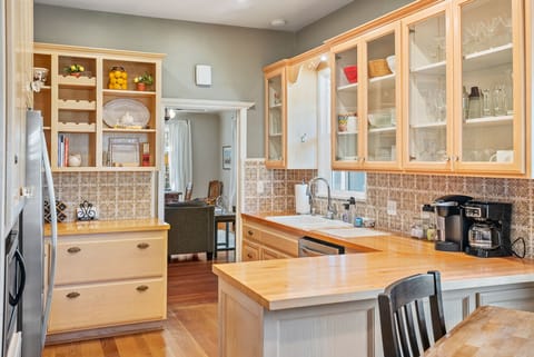 Fully Stocked Kitchen