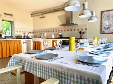 The inside table is also very convivial depending on the season