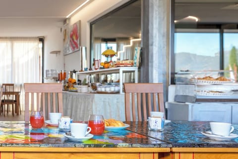 Daily buffet breakfast for a fee