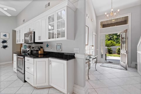 Fully Stocked Kitchen 
