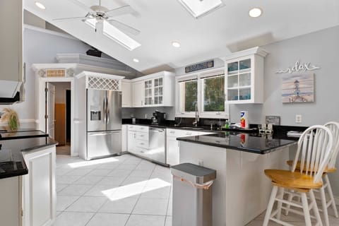 Fully Stocked Kitchen 
