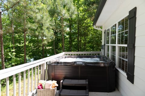 Hot tub on the deck overlooking the lake. Private! 2.5 acres of woods