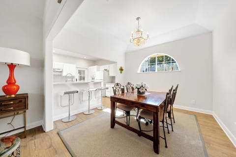 Dining table and Restaurant bar, seating for up to 7 people 