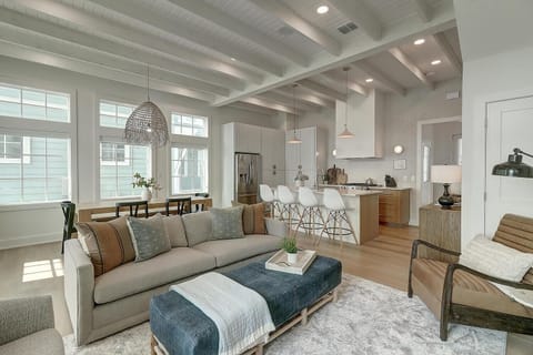 1st Floor, Living Area