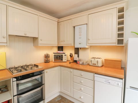 Dishwasher, cookware/dishes/utensils