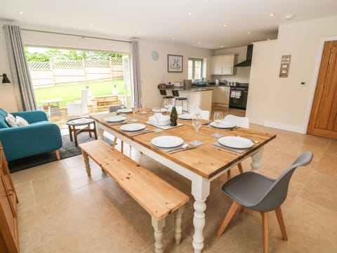 Cottage | Private kitchen | Fridge, dishwasher, electric kettle, cookware/dishes/utensils