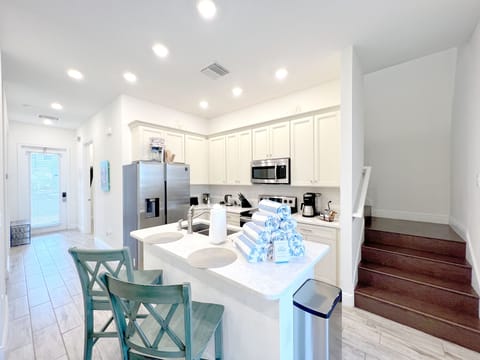 Kitchen is well-stocked with everything you need to prepare a quick meal