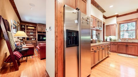 Flooring, Indoors, Hardwood, Floor, Room