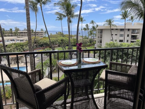 Private lanai with a bistro table for 2 to enjoy meals al fresco. 