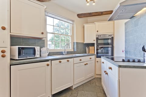 Old Post Cottage Coniston kitchen