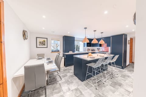 Fernlea Coniston Kitchen dining table