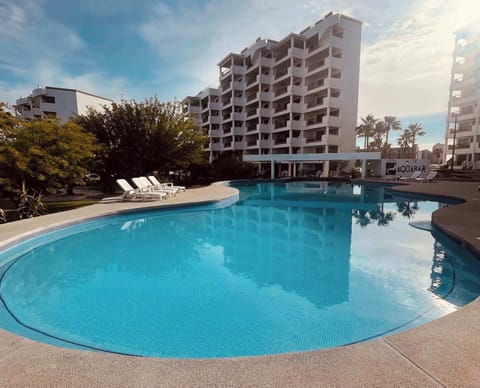 Welcome to Casa Blanca Resort