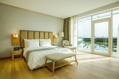 Premium bedding, minibar, in-room safe, desk