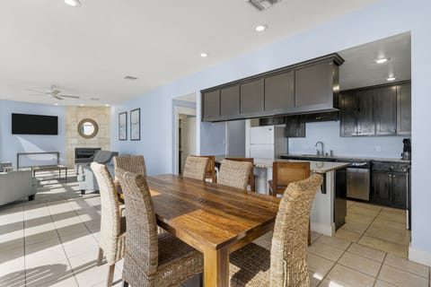 19-web-or-mls-15285-front-beach-rd-702