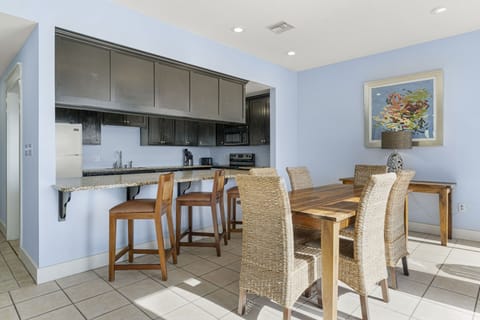 18-web-or-mls-15285-front-beach-rd-702