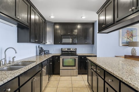 15-web-or-mls-15285-front-beach-rd-702