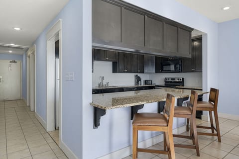 14-web-or-mls-15285-front-beach-rd-702