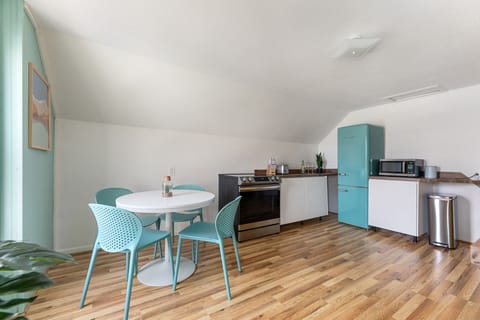 "Nice place. Good location. Clean!"

-James, March 2023