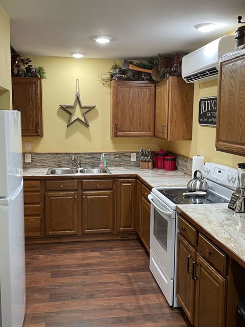 Nicely equipped kitchen…AND you, are the dishwasher!