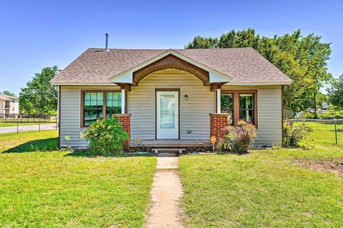 Lawton Vacation Rental | 3BR | 2BA | 1,400 Sq Ft | 2 Steps to Enter