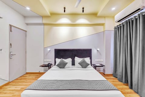 Deluxe Double Room | Hypo-allergenic bedding, desk, laptop workspace, soundproofing