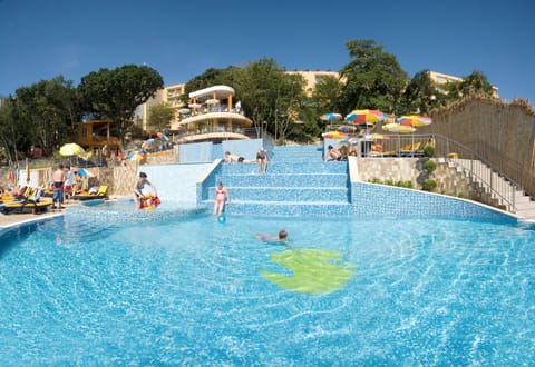 Indoor pool, 4 outdoor pools