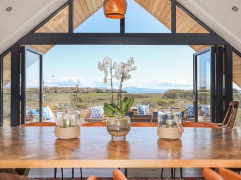 Cottage | Private kitchen | Fridge, microwave, dishwasher, electric kettle