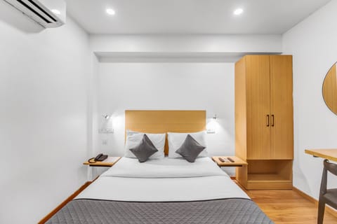 Deluxe Double Room | Hypo-allergenic bedding available, desk, laptop workspace