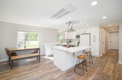 Kitchen and dining table 