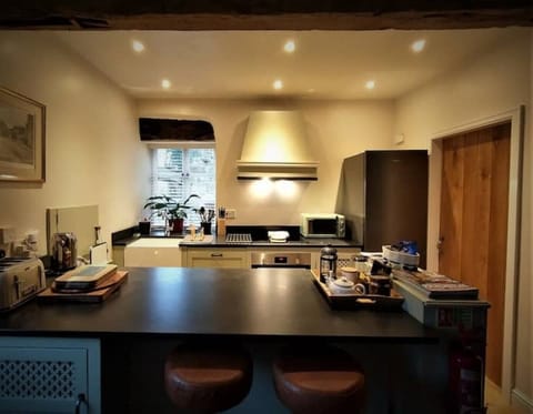 Beautiful bespoke kitchen, slate worktops, dishwasher, fridge freezer, oven, hob