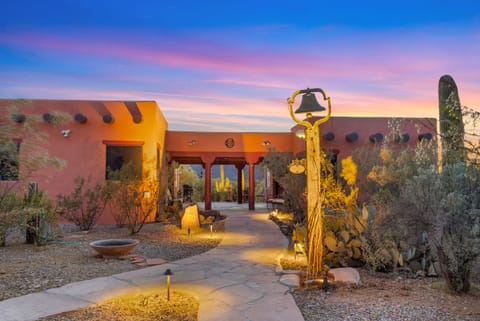 Main house (1 bedroom/ 1 bathroom) and 2 Casitas (1 bedroom/ 1bathroom)