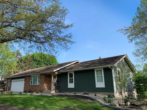 The Rosewood Retreat has been completely renovated from inside to out and is ready to be your Home Away From Home for your stay in Middlebury Indiana!