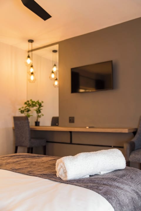 Deluxe Double Room | In-room safe, desk, iron/ironing board, free WiFi