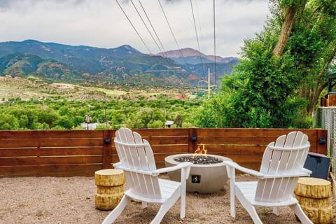 A firepit and chairs outside. Perfect place to hang out with your friends and family!