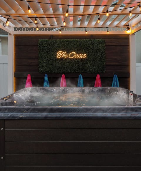 Indoor spa tub