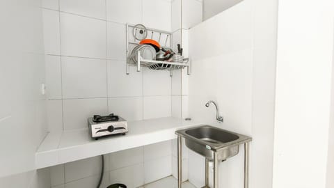 Mini-fridge, electric kettle, cookware/dishes/utensils