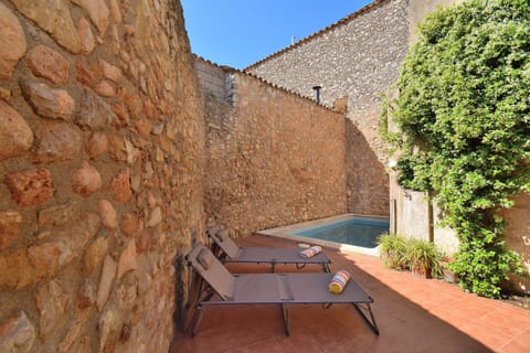 Beautiful and traditional house for rent with swimming pool
