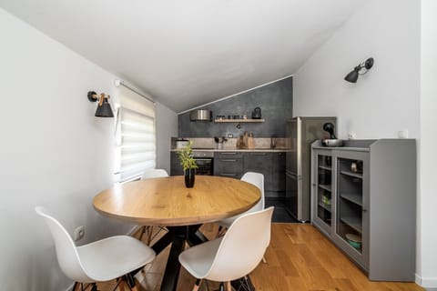 A fully equipped kitchen with all the amenities you need for food preparing