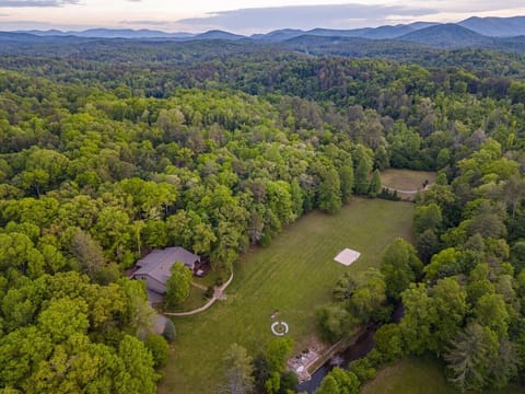 Laughing Bear Lodge | Spacious Yard | North GA Mountains