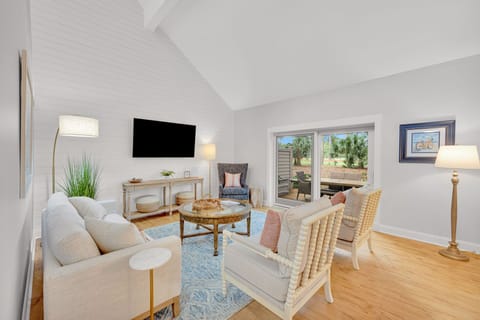Living room with a tv.