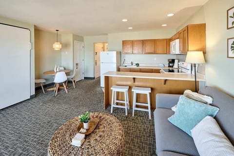 The kitchen is just steps away