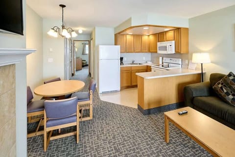 Prize Puzzle: Full kitchen, zero reservations